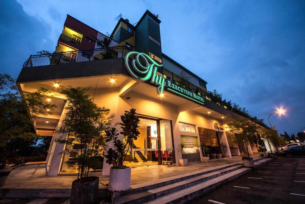 Thy Executive Hotel Johor Bahru Exterior photo