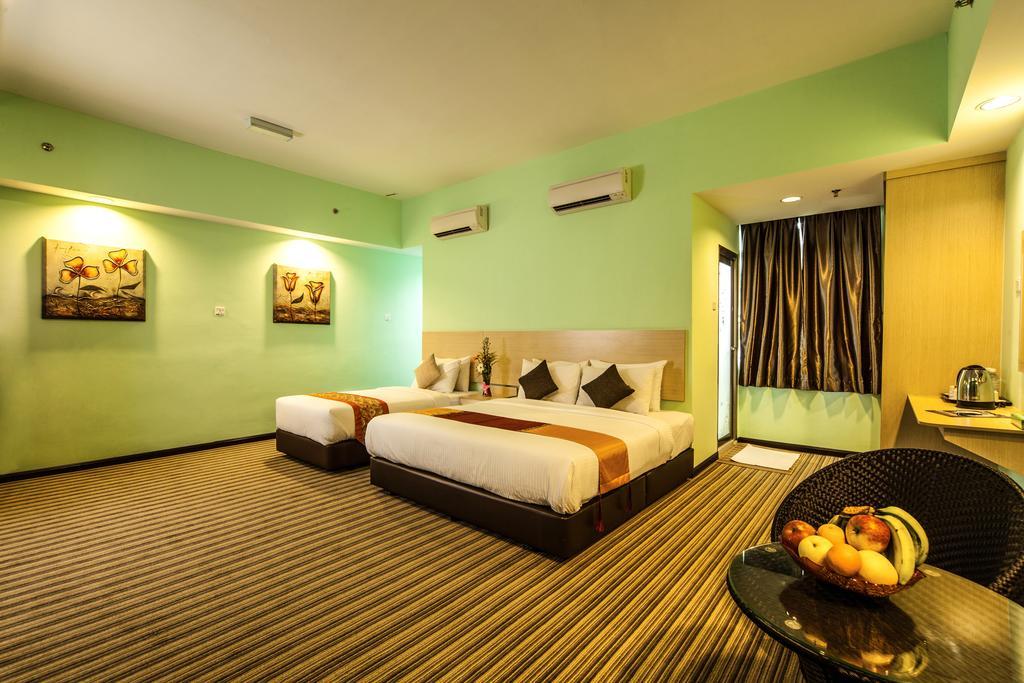 Thy Executive Hotel Johor Bahru Room photo